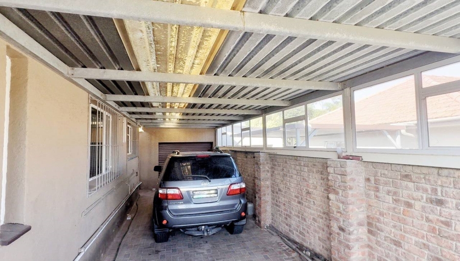 5 Bedroom Property for Sale in Kabega Park Eastern Cape